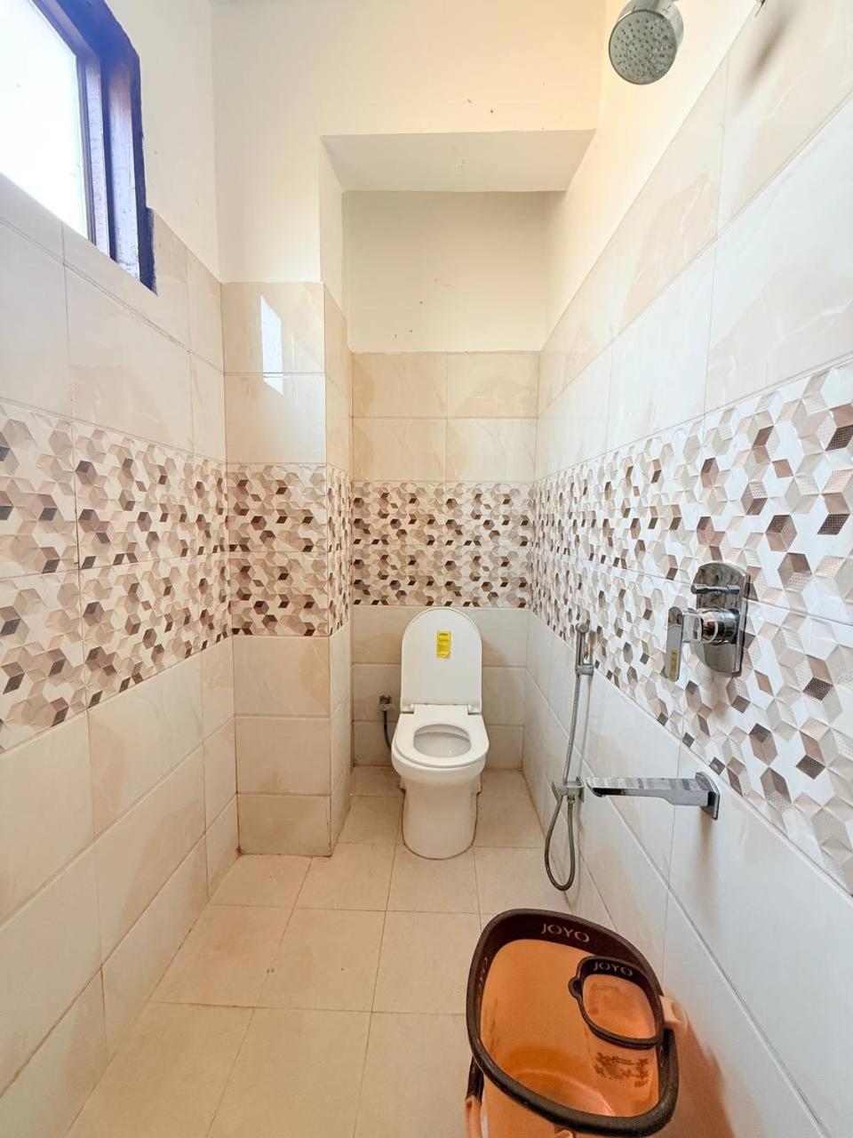 Shivam Hotel Varanasi - Near Kashi Vishwanath Temple With Parking And Lift Exterior foto