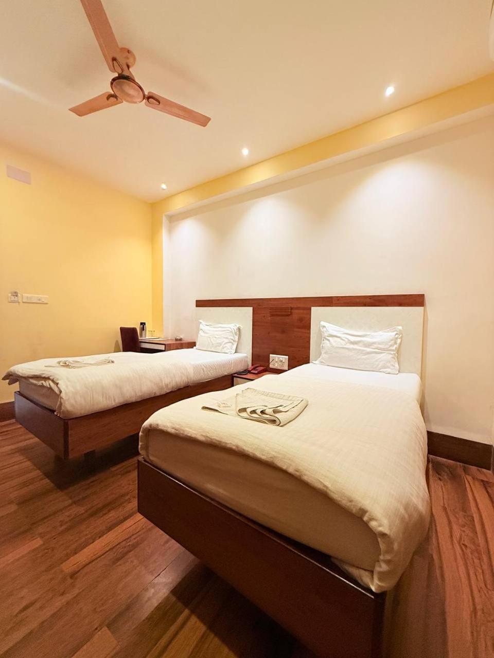 Shivam Hotel Varanasi - Near Kashi Vishwanath Temple With Parking And Lift Exterior foto