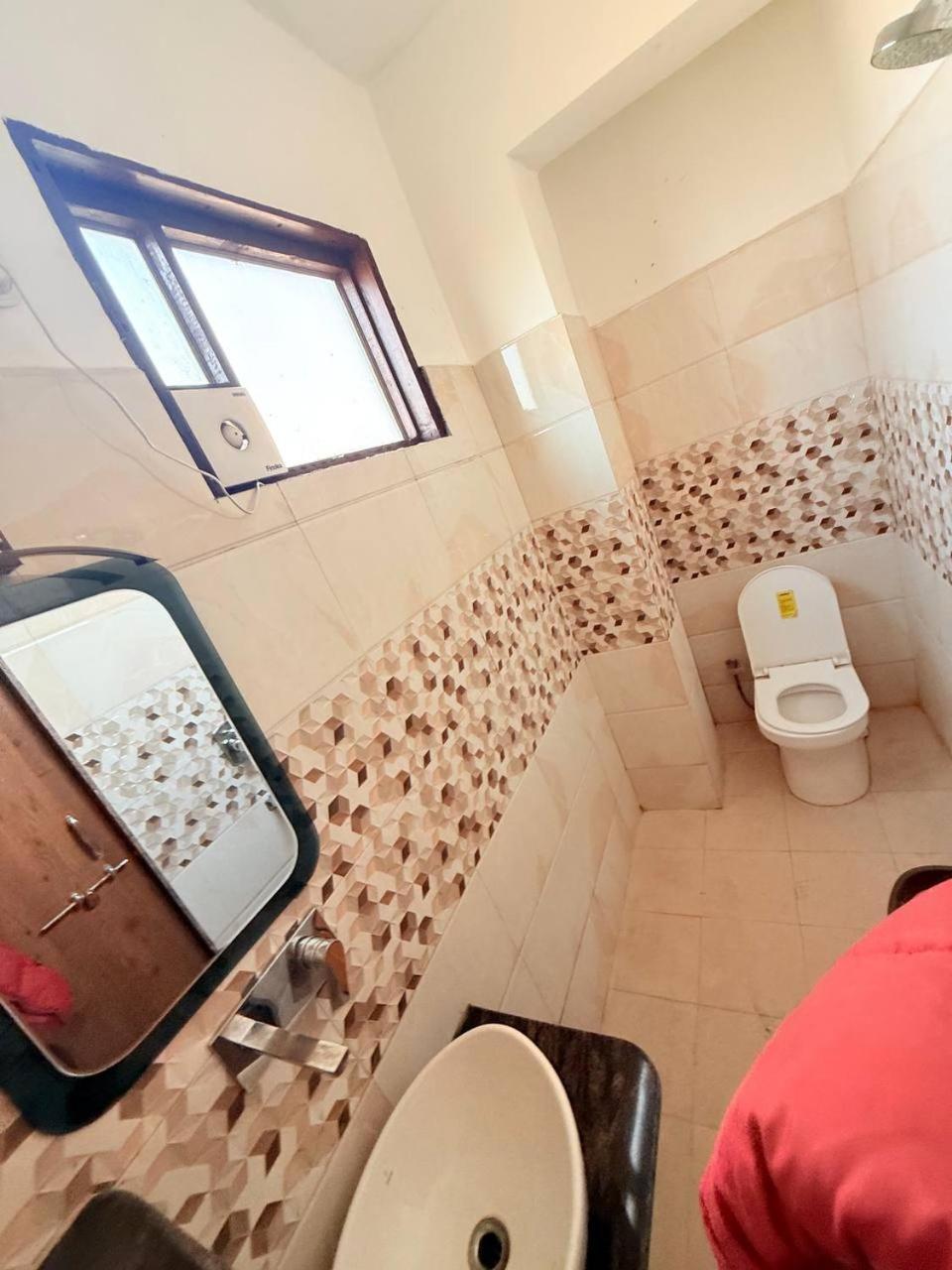Shivam Hotel Varanasi - Near Kashi Vishwanath Temple With Parking And Lift Exterior foto